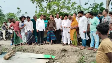 লালমোহনে ঘূর্ণিঝড়কবলিতদের পাশে মেজর হাফিজ
