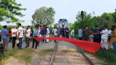 নন্দনগাছিতে আন্ত:নগর ট্রেনের স্টপেজ দাবিতে রেলপথ অবরোধ