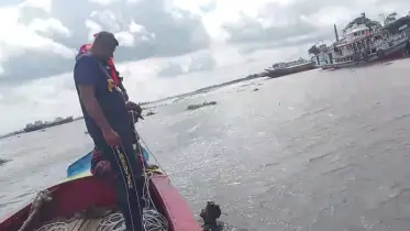 মুন্সীগঞ্জ লঞ্চঘাটে পা পিছলে পড়ে রাজমিস্ত্রী নিখোঁজ