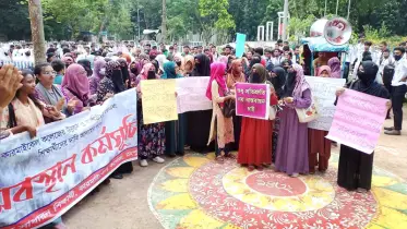 কারমাইকেল কলেজে ২১ দফা দাবিতে শাটডাউন ঘোষণা, শিক্ষার্থীদের রেল ও সড়কপথ অবরোধ