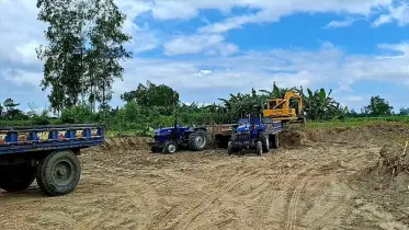 ফসলি জমি ধ্বংস: অবৈধ মাটি উত্তোলনে অভিযানে ইউএনও