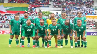 নারী ফুটবলের ইতিহাস গড়া সাফল্য: বঞ্চনার দেয়াল টপকে নতুন ভোরে বাংলাদেশ