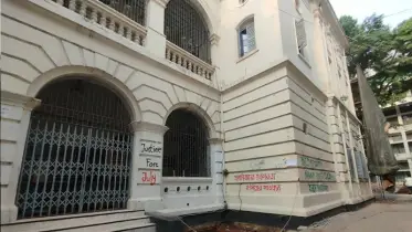 দুই তলায় উঠতেই লিফট,  জবিতে ক্ষোভে ফুঁসছে শিক্ষার্থীরা