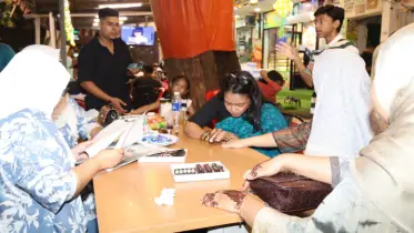 মালয়েশিয়ায় ঈদ উপলক্ষ্যে মেহেদী উৎসব উদযাপন