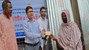 অবশেষে সহায়তা পেল জয়পুরহাটের ১৭ পরিবার!