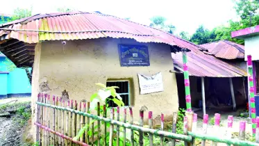 মাটির ঘরে জ্ঞানের ভাণ্ডার