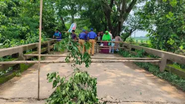 কাকিনা সেতু দেবে গেছে, আখাউড়া-কসবা সড়কে চলাচল বন্ধ থাকায় ঈদযাত্রায় চরম ভোগান্তি