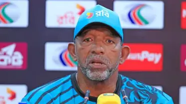 পাকিস্তানের কাছে হোয়াইটওয়াশ, তবু আশার আলো দেখছেন কোচ সিমন্স