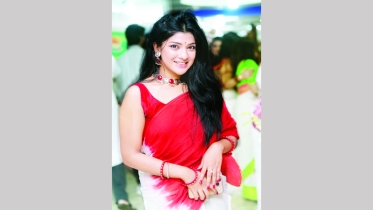গুলমোহরে অন্য এক সারিকাকে দেখার অপেক্ষায়