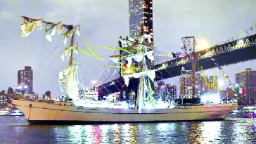 ব্রুকলিন ব্রিজে মেক্সিকান জাহাজের ধাক্কা