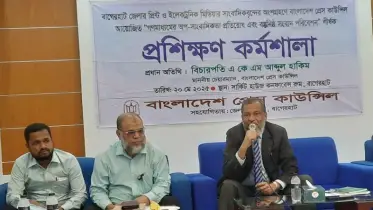 সাংবাদিকদের দলীয়করণ থেকে বেরিয়ে আসতে হবে