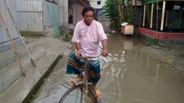 সামান্য বৃষ্টি হলে পানিতে ভাসে গ্রামবাসী