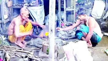 সেনবাগে কামারপাড়া মুখরিত টুং-টাং শব্দে