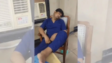 স্ট্রেচারে ছটফট করছিলেন রোগী, ডাক্তার ঘুমে অচেতন!