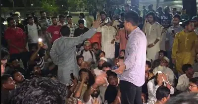 আ. লীগ নিষিদ্ধের দাবিতে প্রধান উপদেষ্টার বাসভবনের সামনে ছাত্রজনতার অবস্থান