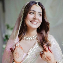 বিয়ের উদ্‌যাপনে সাময়িক বিরতি, আমন্ত্রিতদের থেকে ক্ষমা চাইলেন ‘অন্তঃসত্ত্বা’ হিনা খান!