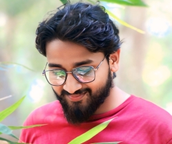 আবেগ ও বাস্তবতার টানাপোড়েনে  এক নিঃসঙ্গ জীবনের গল্প