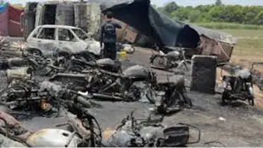 পাকিস্তানে ট্যাঙ্কার বিস্ফোরণে নিহত বেড়ে ১৯