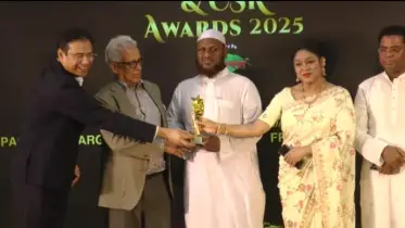 শ্রেষ্ঠ ইউপি চেয়ারম্যান হিসেবে অ্যাওয়ার্ড পেলেন হুমায়ুন কবির