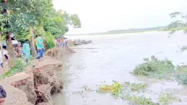 আড়িয়াল খাঁ নদের গর্ভে তিন  শতাধিক বসতবাড়ি বিলীন