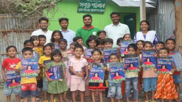 কুড়িগ্রামে পিছিয়ে পড়া শিশুদের মাঝে শিক্ষার আলো ছড়াচ্ছে সবুজ পাঠশালা