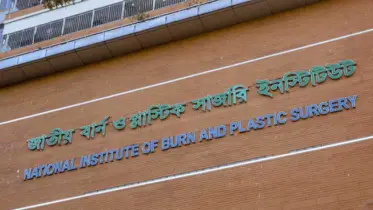 রাজধানীর সূত্রাপুরে গ্যাস লিকেজ থেকে বিস্ফোরণ, একই পরিবারের ৫ জন দগ্ধ