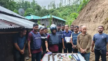 বান্দরবানের লামায় অস্ত্রসহ গ্রেফতার
