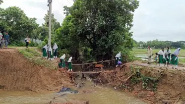 সড়কের উন্নয়ন কাজে গাফিলতি, ভোগান্তিতে ১৫ হাজার মানুষ