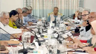 ১৯ উপদেষ্টার ২ ঘণ্টার রুদ্ধদ্বার বৈঠক শেষে যা জানা গেল