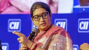 চারটে পুরুষের সঙ্গে দাঁড়িয়ে অন্তর্বাসের বিজ্ঞাপন করতে পারব না: স্মৃতি