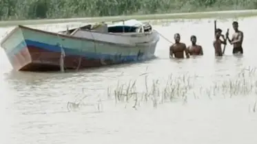 কীর্তনখোলা নদীর তীরের মাটি যাচ্ছে ইটভাঁটায়, হুমকিতে বেড়িবাঁধ