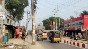 গাইবান্ধার সড়কে ৪৪টি খুঁটি যেন পথচারীদের মরণফাঁদ