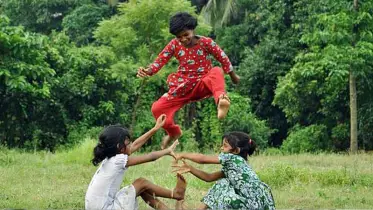 হারিয়ে যাচ্ছে গ্রামীণ খেলাধুলা! 
