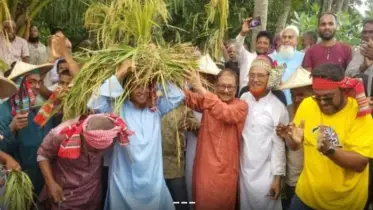 কৃষকের ঘরে হাসি ফোটালেন বিএনপি নেতারা