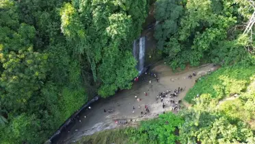 ঈদের ৭ম দিনেও পর্যটকদের ভিড় খাগড়াছড়ির রিসাং ঝর্ণায়