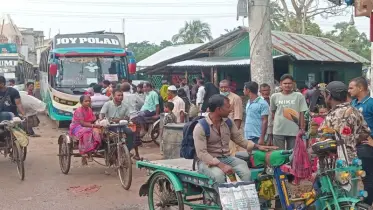কাঁচা রাস্তা, বন্ধ বাস! ভোগান্তিতে খুলনার শত শত যাত্রী