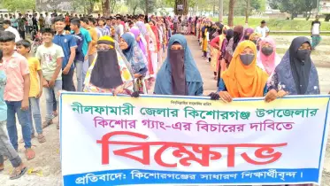 শিক্ষকের ধর্ষণ মামলার পর শিক্ষার্থীদের রাস্তায় নামালেন কোচিং মালিক!