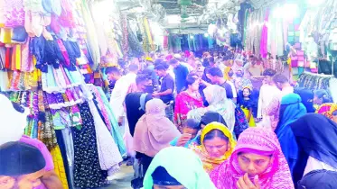 খুলনায় ঈদ বাজারে উপচেপড়া ভিড়