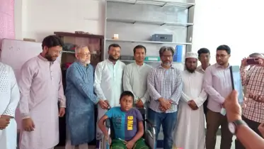 প্রতিবন্ধী যুবকের চোখে জল, এক হুইলচেয়ার বদলে দিল রায়পুরের সমাজচিত্র!