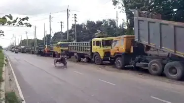 কুষ্টিয়ার মহাসড়কগুলোর পাশে বাস ও ট্রাক পার্কিং ঘটছে দুর্ঘটনা