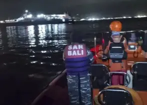 ইন্দোনেশিয়ার বালিতে ফেরিডুবিতে নিহত ৪, নিখোঁজ ৩৮