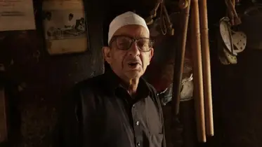 শেষ কারিগর: সঙ্গীত ঐতিহ্য রক্ষায় এক কাশ্মীরি শিল্পীর নিঃসঙ্গ লড়াই