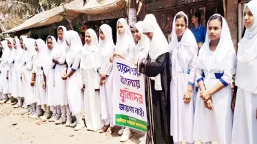 কলেজছাত্রী হত্যার প্রতিবাদে উত্তাল কক্সবাজার