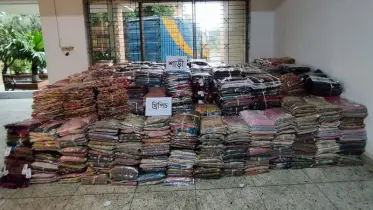 নারায়ণগঞ্জে বিপুল পরিমাণ চোরাচালানকৃত ভারতীয় শাড়ি ও থ্রি-পিস উদ্ধার