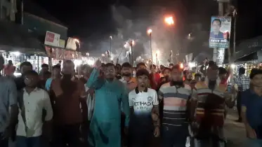 ইসরায়েলি দখলদার বাহিনীর গণহত্যার প্রতিবাদে বাগেরহাটে মশাল মিছিল