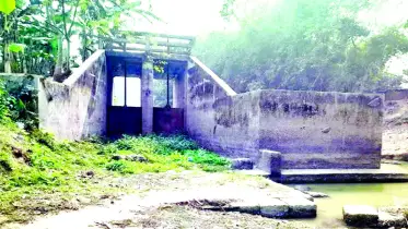 কোটি টাকার স্লুইস গেট পরিত্যক্ত