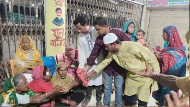 আখাউড়ায় ছিন্নমূল মানুষের হাতে ঈদ উপহার তুলে দিলো বিএনপি