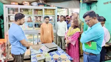 অস্বাস্থ্যকর পরিবেশে মিষ্টি তৈরি, শ্যামনগরে দুই দোকানিকে ৪০ হাজার টাকা জরিমানা