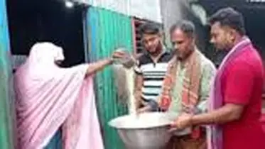 টাঙ্গাইলে পাঁচ বছর ধরে মুষ্টির চাল তুলে
