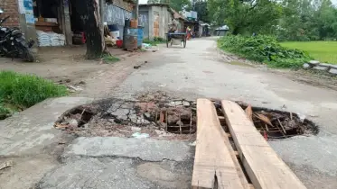 বীরগঞ্জে ভাঙা কালভার্টে জনদুর্ভোগ চরমে: দ্রুত সংস্কারের দাবি এলাকাবাসী